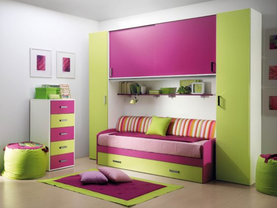 mobilier-modern-camera-copii-roz-cu-verde